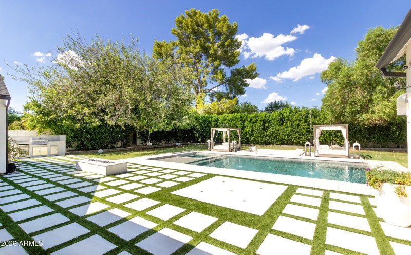 STUNNING PATIO AND YARD