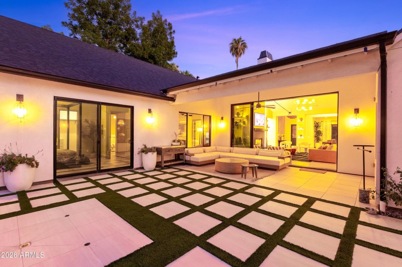 PERFECT ENTERTAINING SPOT