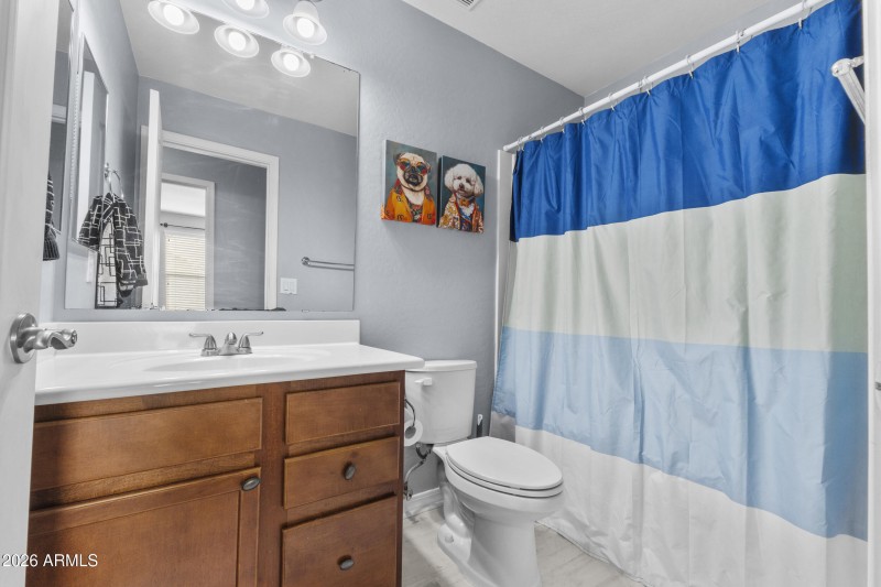 Upstairs Full Bathroom