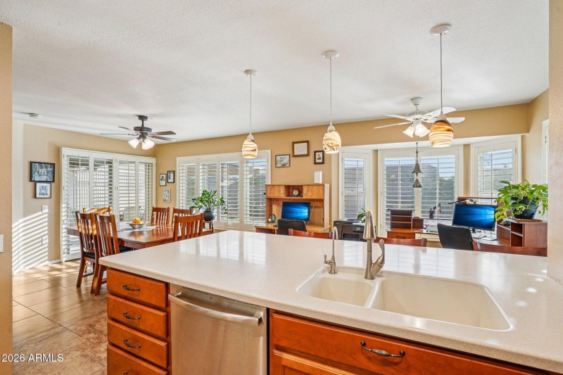 15-web-or-mls-W Buttonwood Dr-S0302-015