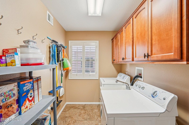 24-web-or-mls-W Buttonwood Dr-S0302-024