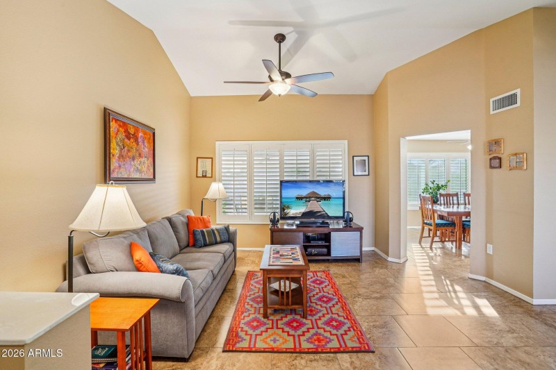 5-web-or-mls-W Buttonwood Dr-S0302-005