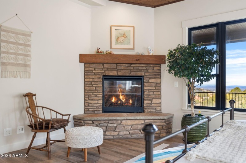 36-Primary Bedroom (3)