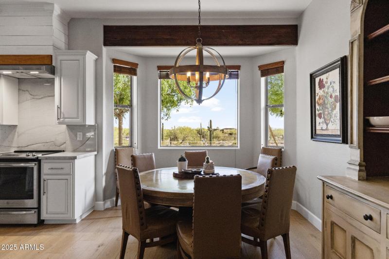 Dining/Breakfast Nook