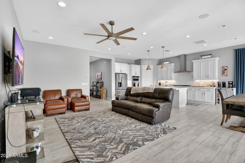 5-web-or-mls-15-E Scarlet St