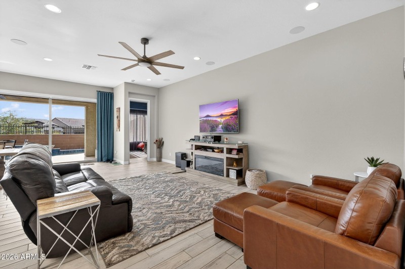 9-web-or-mls-19-E Scarlet St