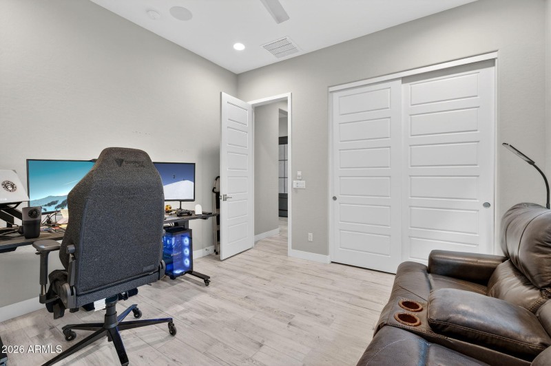 29-web-or-mls-41-E Scarlet St