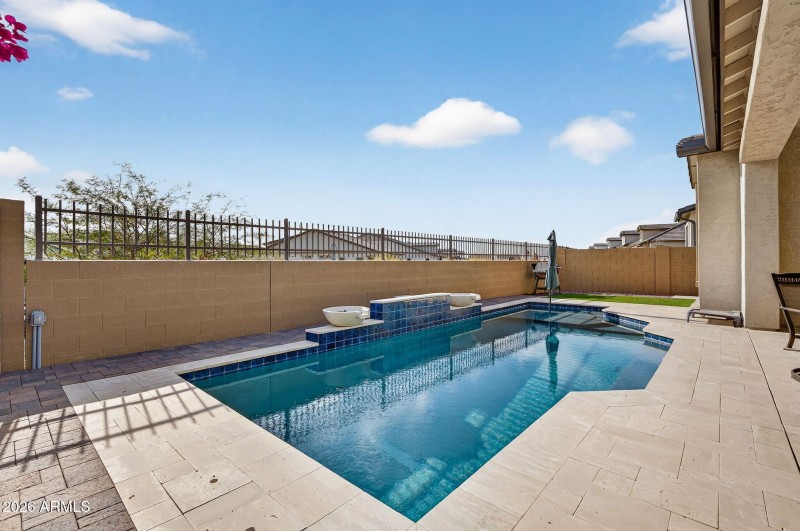 39-web-or-mls-09-E Scarlet St