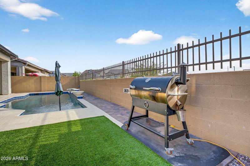 42-web-or-mls-12-E Scarlet St