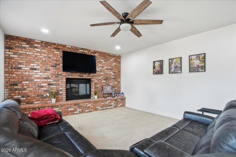 13-12627 S 38th Pl_RedHogMedia