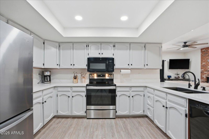 17-12627 S 38th Pl_RedHogMedia