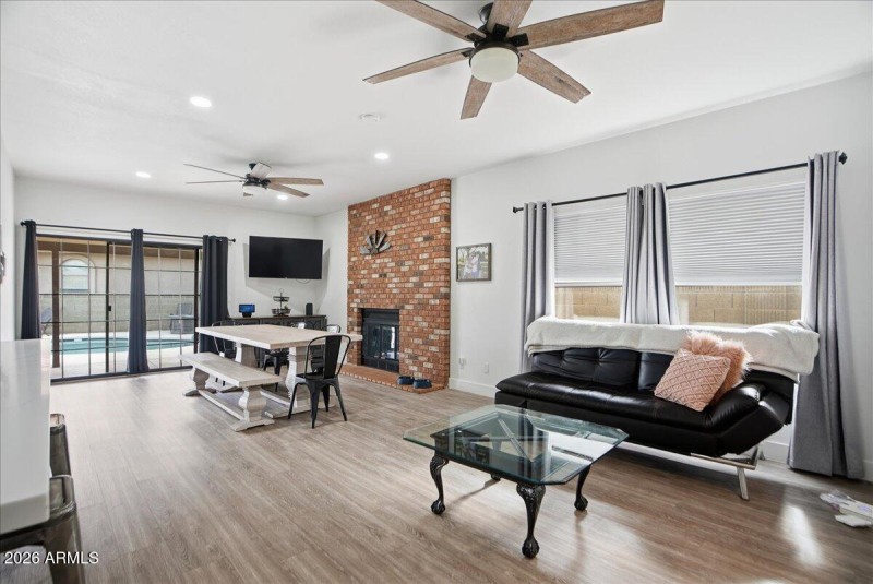 19-12627 S 38th Pl_RedHogMedia