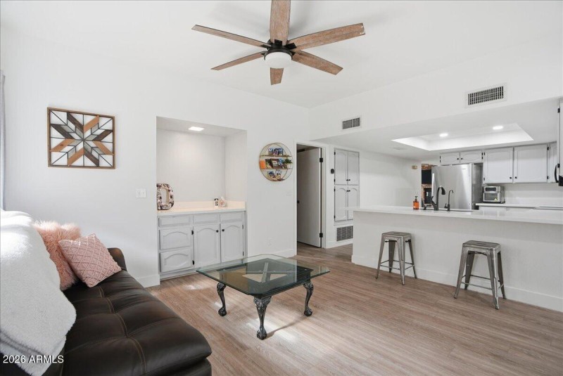 20-12627 S 38th Pl_RedHogMedia