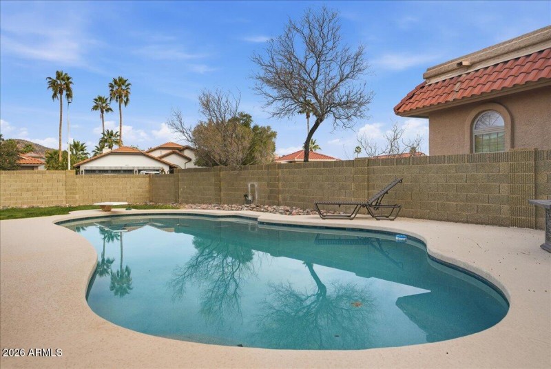 40-12627 S 38th Pl_RedHogMedia