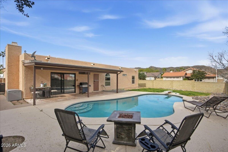 41-12627 S 38th Pl_RedHogMedia