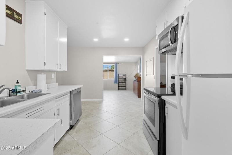 8-web-or-mls-1802 E Meadowbrook Ave-8