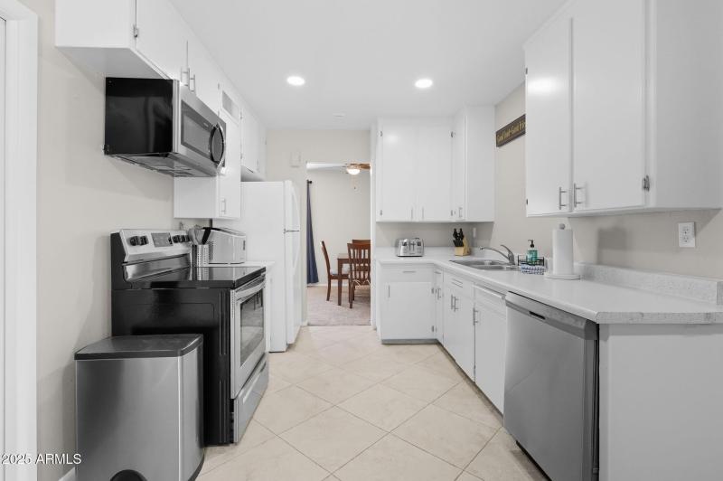 9-web-or-mls-1802 E Meadowbrook Ave-9