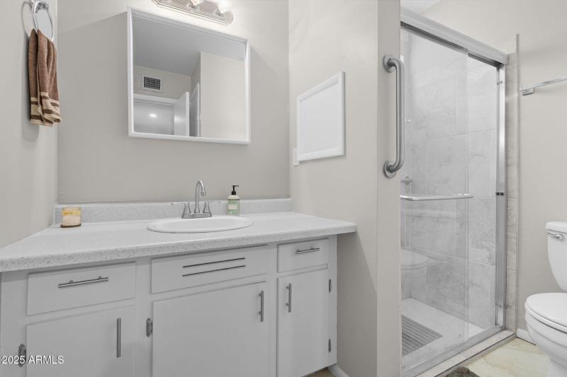 16-web-or-mls-1802 E Meadowbrook Ave-16