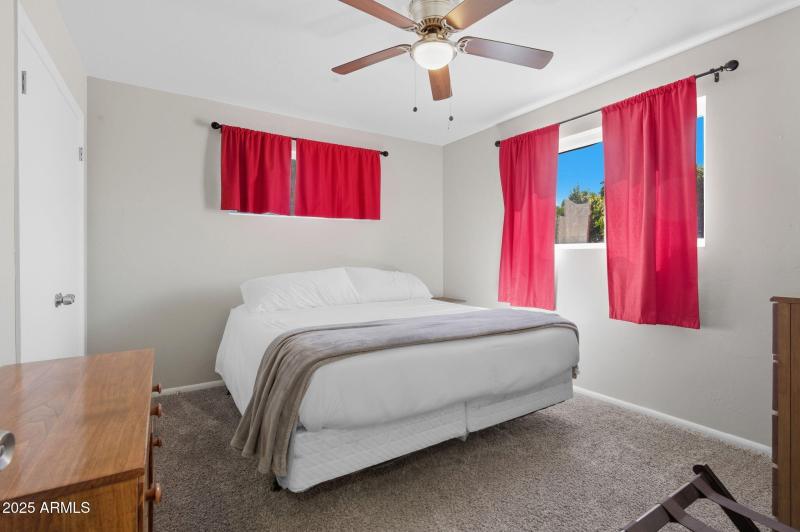 17-web-or-mls-1802 E Meadowbrook Ave-17