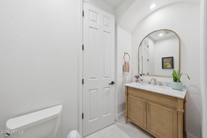 Powder room/ bathroom 2
