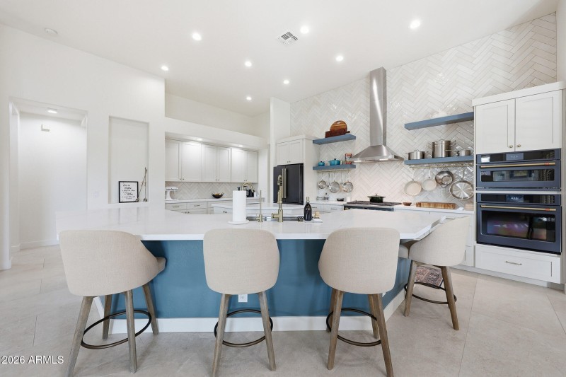 Island/breakfast bar