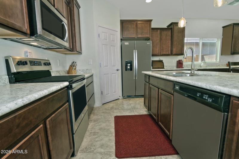 5484 W Patriot Way Florence AZ-large-011