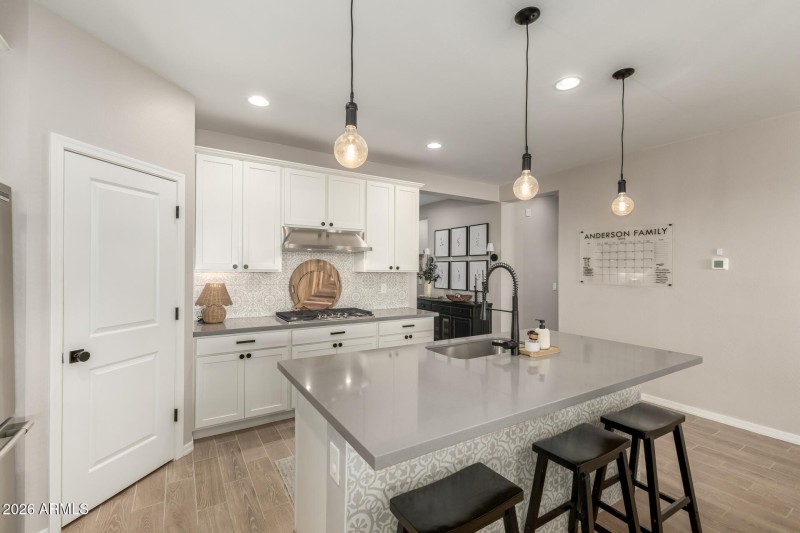 Large island with bar seating