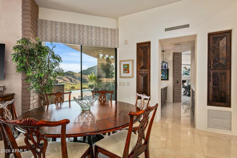 027_Casual Dining Location