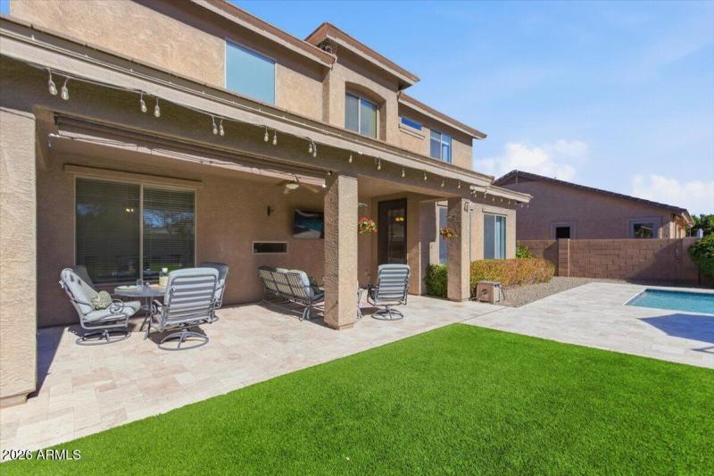 Oversized backyard is amazing