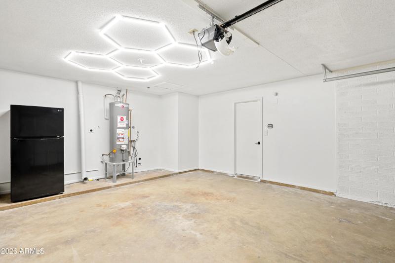 8602 N 33rd Ave - 23