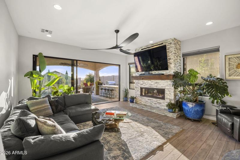 5-web-or-mls-9065-e-leonora-st