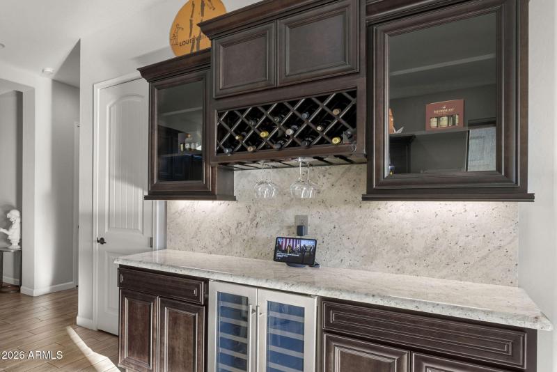 15-web-or-mls-9065-e-leonora-st