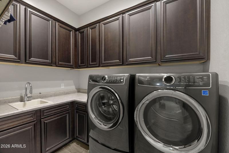 30-web-or-mls-9065-e-leonora-st