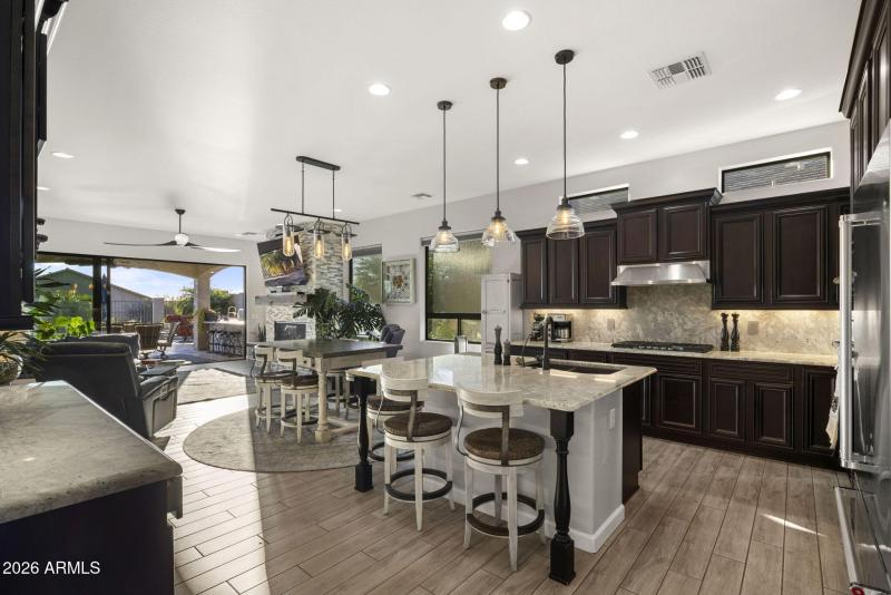 10-web-or-mls-9065-e-leonora-st