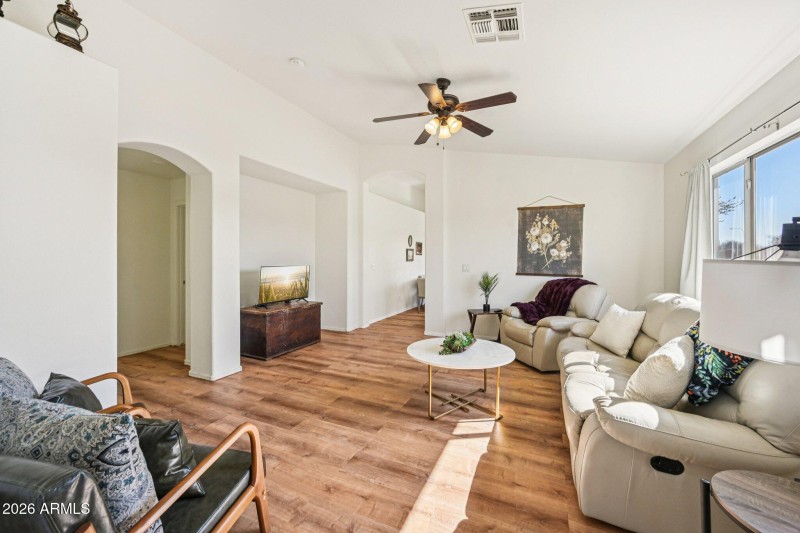 7-web-or-mls-N 107th Dr-S0402-007