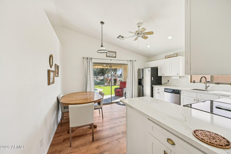 10-web-or-mls-N 107th Dr-S0402-010