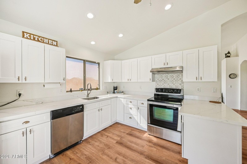 13-web-or-mls-N 107th Dr-S0402-013