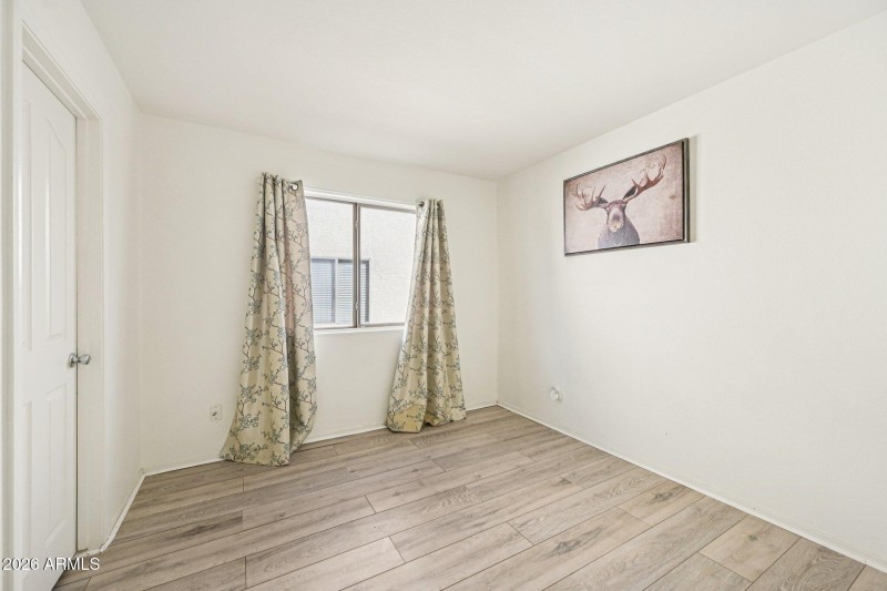 22-web-or-mls-N 107th Dr-S0402-022