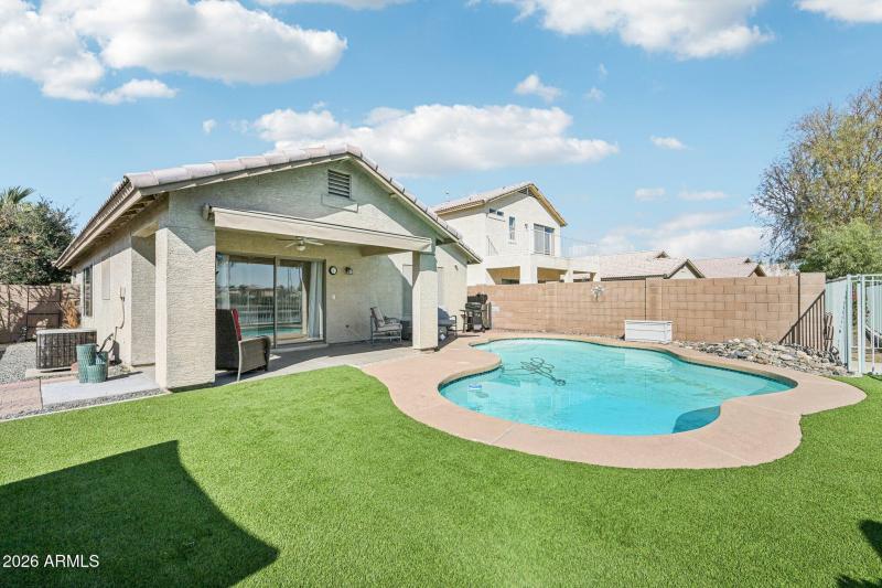 30-web-or-mls-N 107th Dr-S0402-030