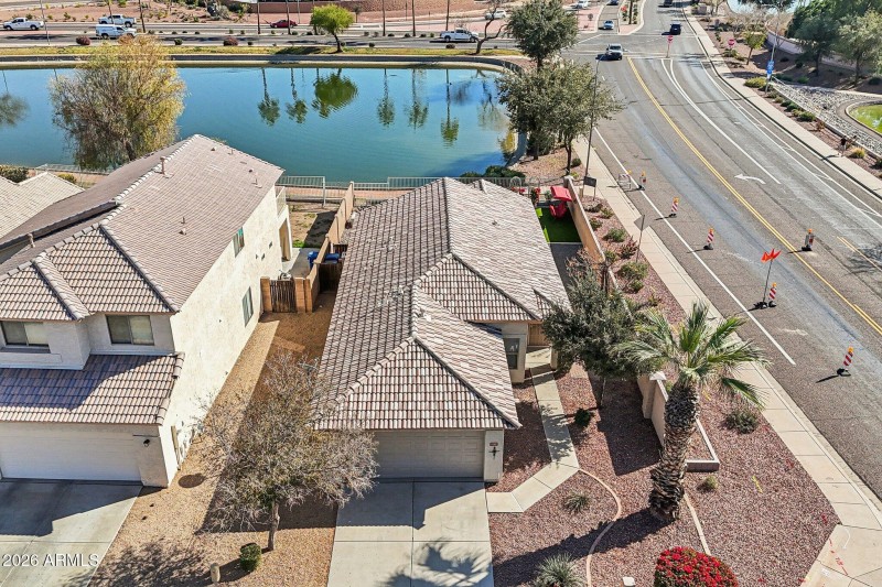 36-web-or-mls-N 107th Dr-S0402-036