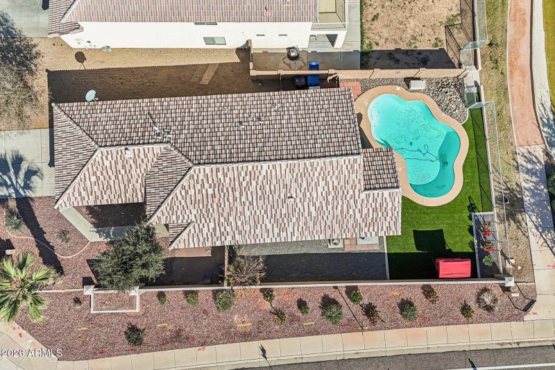 39-web-or-mls-N 107th Dr-S0402-039