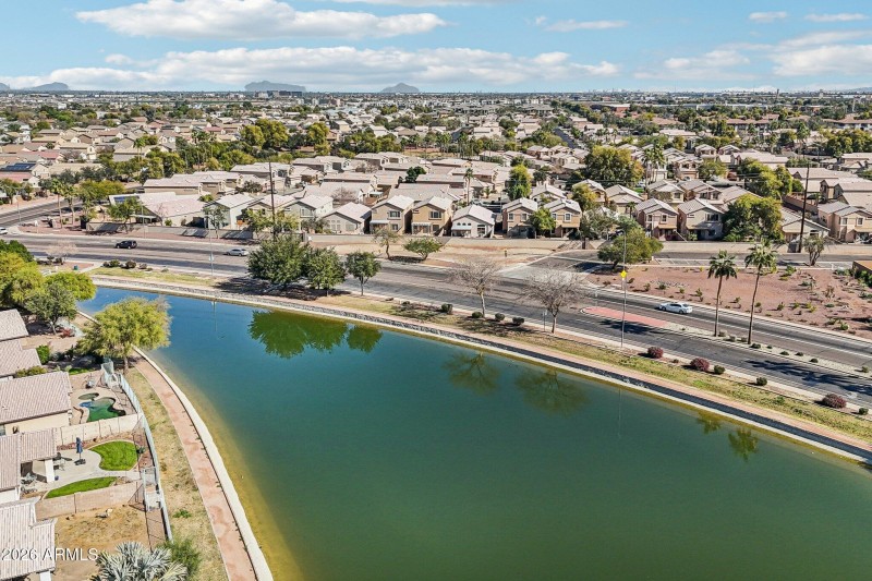 40-web-or-mls-N 107th Dr-S0402-040