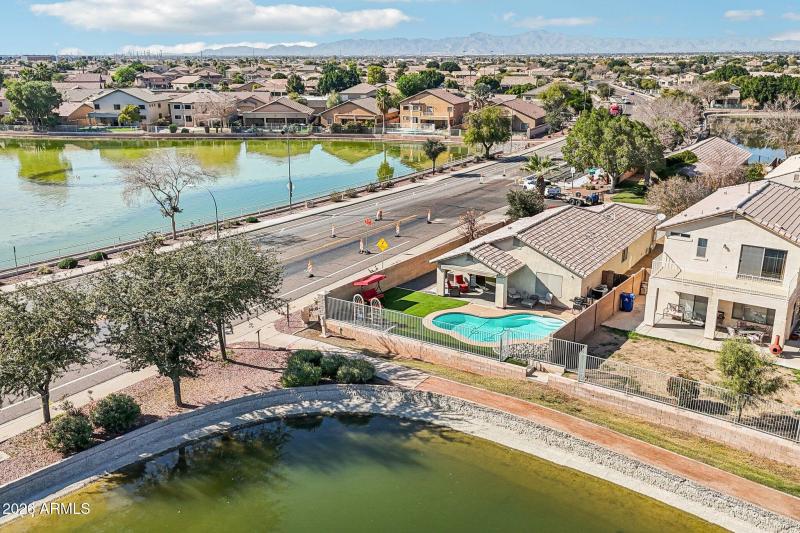 41-web-or-mls-N 107th Dr-S0402-041