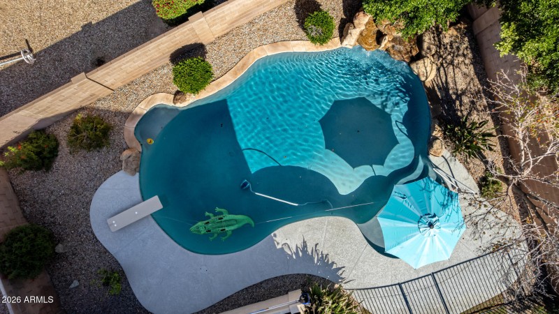 63 - Justine 1099 Drone