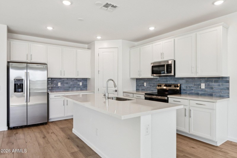 8-web-or-mls-W Camden Ave-S0402-008