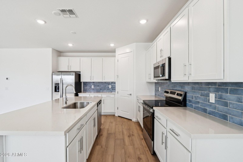 12-web-or-mls-W Camden Ave-S0402-012