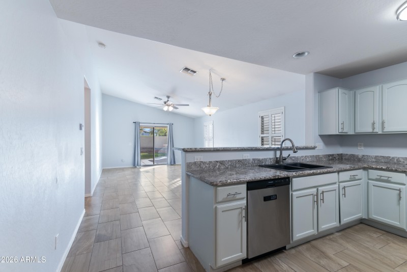 4_14809 n 139th ln-4