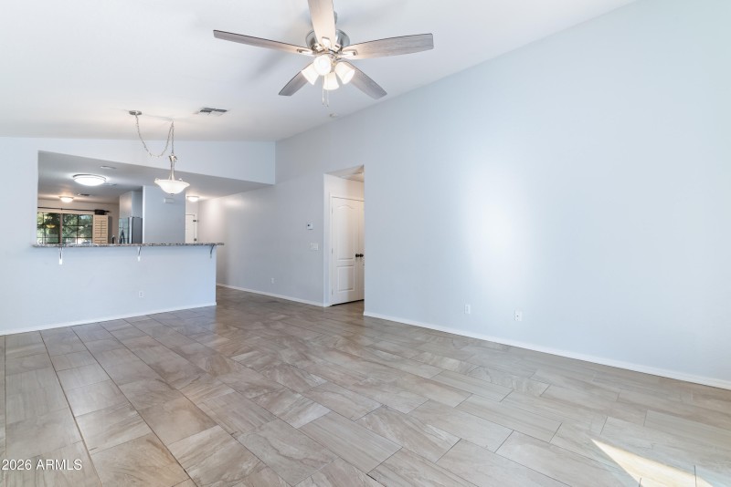 17_14809 n 139th ln-15