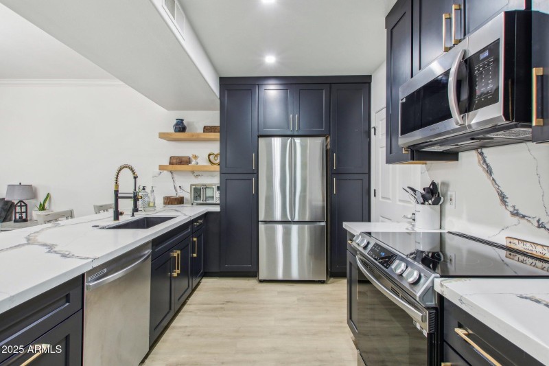 9-web-or-mls-N 76th St 2263-009