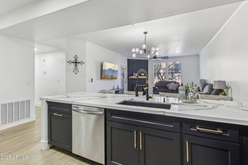 11-web-or-mls-N 76th St 2263-011